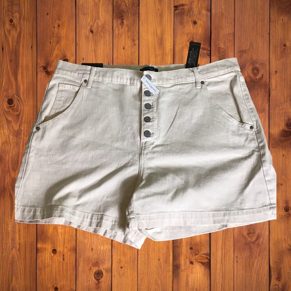 Banana Republic  Jean Shorts Women Sz. 34 NWT Cream Button front Denim Casual